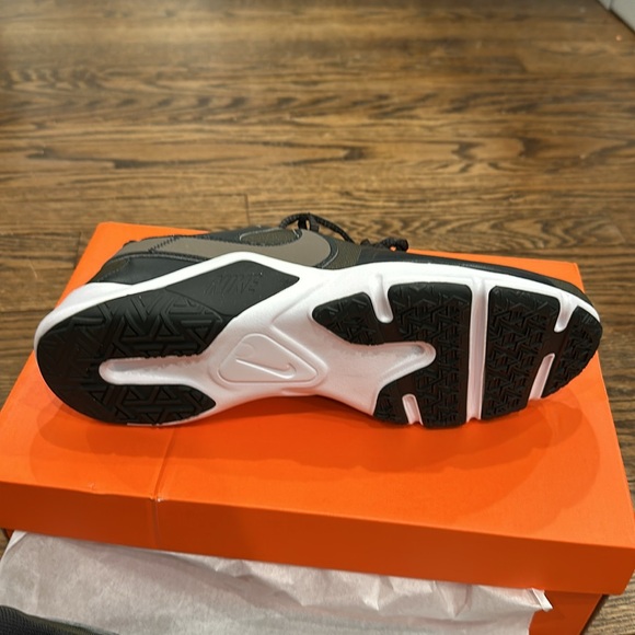 Nike Men's Legend Essential 2 Running Shoes, Cargo Khakj/Olive Grey, 11.5 - Picture 4 of 6